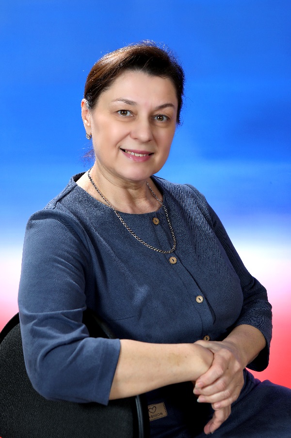 Педагог дополнительного образования ИЗО Романец Елена Мансуровна.